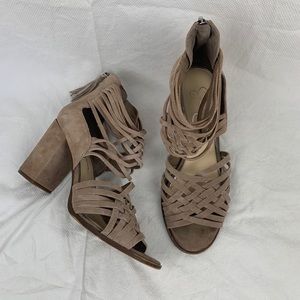 Jessica Simpson sz 9 wedge strap heals neutral